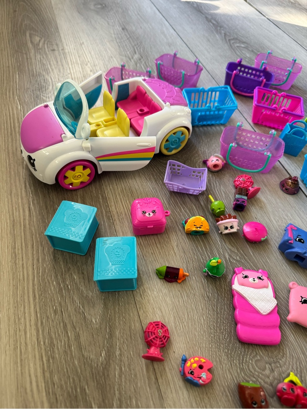 Shopkins Miscellaneous Accessories Pink & White Toy Convertible Car ~60